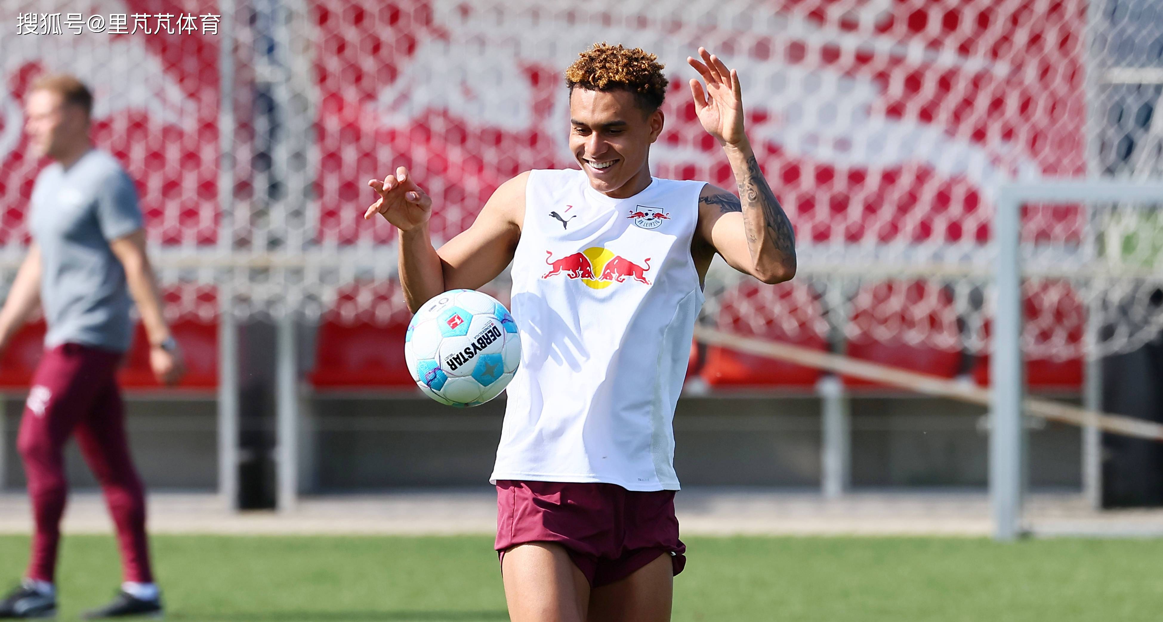 包含德甲转会期再迎强敌；AC米兰更衣室发声；主帅态度——引发热议；轮换策略成焦点的词条