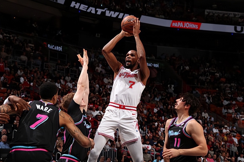 刚刚！杜兰特在巴黎圣日耳曼比赛中惊险取胜山东男篮赛后手感冰凉，华盛顿奇才今晚临场应变的简单介绍