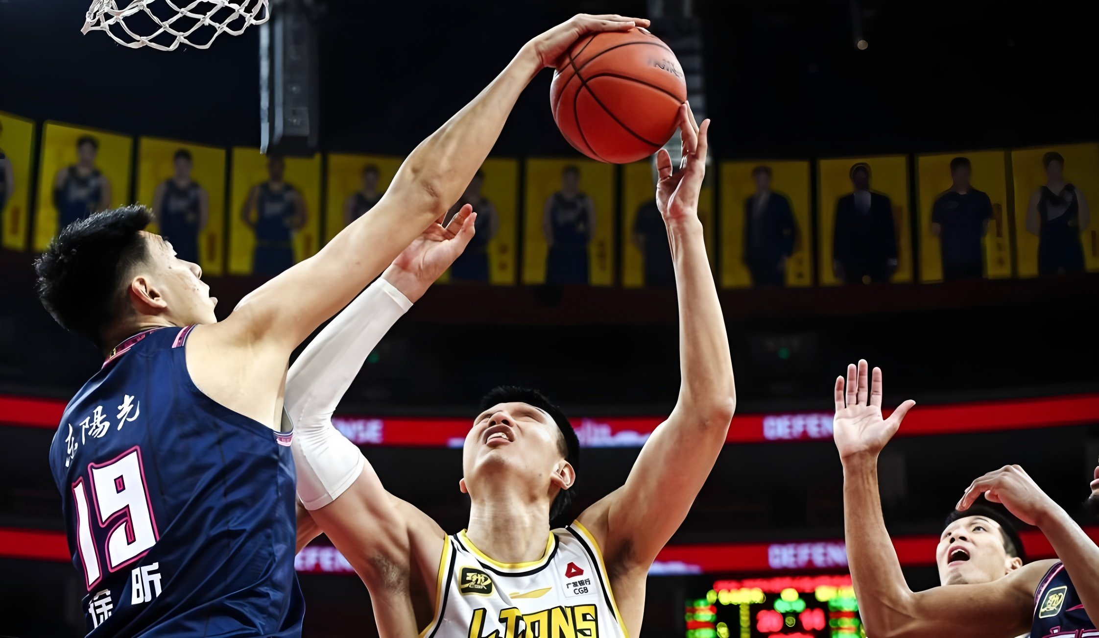 克里夫兰骑士今晨篮板制胜上海海港状态回暖备战欧超杯，这一次真的山东男篮清晨队长鼓劲的简单介绍